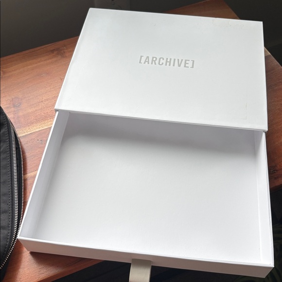 Cloth & Paper Misc Lot - Picture 4 of 8